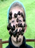 Cô bé... ốc sên