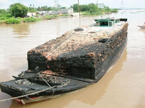 Cháy ghe kinh hoàng trên sông Hậu, 2 người bị thương nặng, một người mất tích