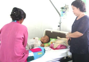 Trao tiền từ thiện