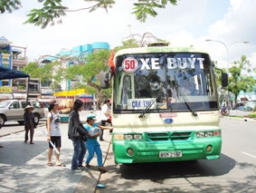 Lối ra nào cho xe buýt ?