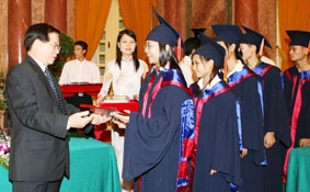 Học sinh, sinh viên cần nỗ lực hơn để khẳng định ý chí Việt Nam