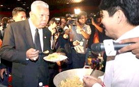 Thủ tướng Thái Lan Samak ra tòa