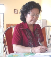 Trao tiền từ thiện