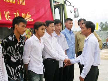 575 thanh niên lên đường nhập ngũ bảo vệ tổ quốc