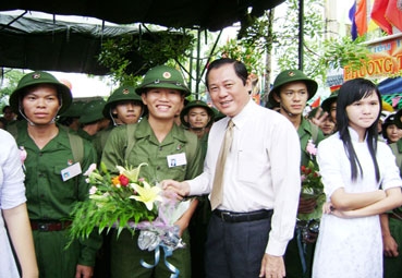 Thanh niên thành phố Cần Thơ hăng hái lên đường nhập ngũ bảo vệ tổ quốc