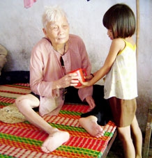 Chỉ mong có tiền trị bệnh cho mẹ và các con