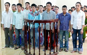 Băng cướp dùng bơm kim tiêm dọa có... HIV lãnh án