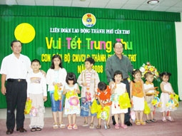 Nhiều hoạt động chăm lo cho thiếu nhi vui Trung thu