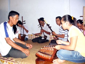 Trà Vinh: Mở lớp truyền dạy và phổ biến nhạc cụ dân tộc Khmer