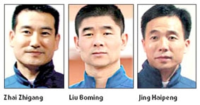 Trung Quốc thực hiện cuộc đi bộ đầu tiên trên vũ trụ