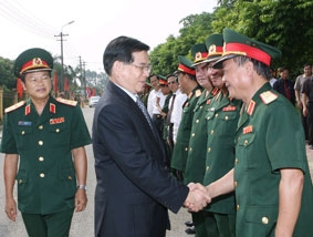 Cần tạo chuyển biến mạnh về thu hút đầu tư, xóa đói giảm nghèo