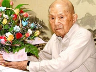 Cụ ông già nhất thế giới bước sang tuổi 113