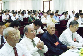 Mỗi cán bộ, đảng viên quyết tâm vượt mọi khó khăn, thách thức, phấn đấu thực hiện thắng lợi các mục tiêu, nhiệm vụ, xây dựng thành phố ngày càng phát triển