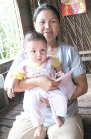 Trao tiền từ thiện