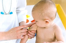 Đường giúp trẻ em giảm đau khi chích thuốc