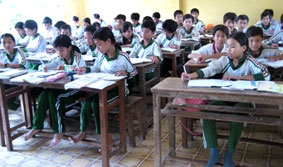 Học sinh nghèo vùng sâu bỏ học - Giải pháp nào hạn chế ?