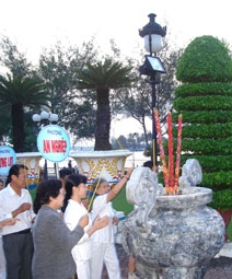 Hơn 500 cụ già đi bộ đồng hàng, đồng diễn bài thể dục dưỡng sinh