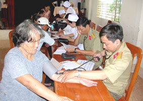 Thắm tình quân dân