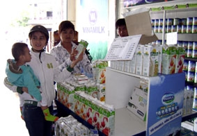 Người tiêu dùng và nhà sản xuất, kinh doanh thận trọng hơn