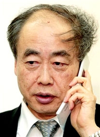 Nhật Bản thắng lớn tại giải Nobel nhờ cây viết chì và tờ giấy