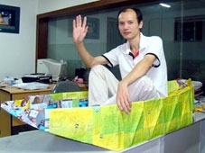 Thuyền giấy vượt biển?