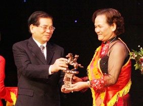 Cộng đồng doanh nghiệp Việt Nam đóng góp quan trọng duy trì tốc độ tăng trưởng cao và ổn định của nền kinh tế