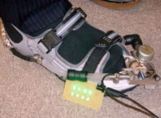 Giày nạp điện cho iPod và “dế”