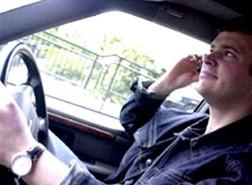 Thiết bị ngăn lái xe sử dụng điện thoại