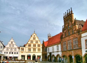 Đèn đường chỉ bật khi có điện thoại