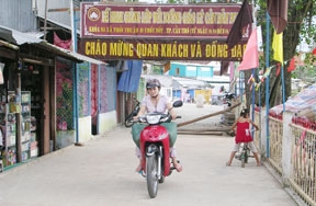 Gắn Cuộc vận động “Học tập và làm theo tấm gương đạo đức Hồ Chí Minh” với xây dựng, chỉnh đốn Đảng
