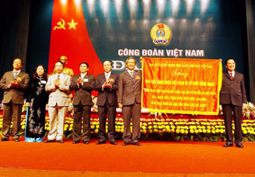 Hướng về cơ sở; bảo vệ quyền, lợi ích hợp pháp chính đáng của công đoàn viên, công nhân viên chức lao động