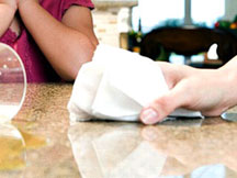 Giữa nam và nữ, bàn tay ai dơ hơn?