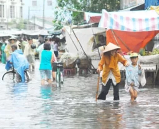 Thăm hỏi, động viên và tặng quà cho người dân hai xã Tân Châu, Văn Khế, huyện Mê Linh