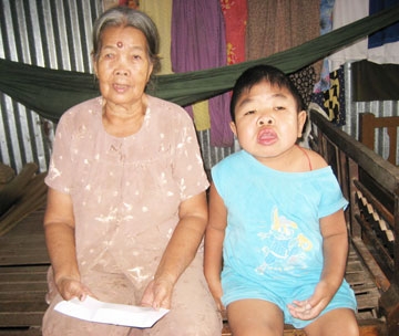 Trao tiền từ thiện