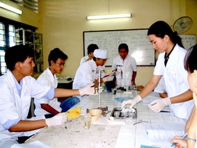 Chờ những quyết sách mạnh mẽ hơn