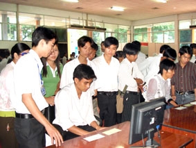 Tìm việc trên... sàn