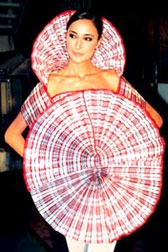 Thời trang từ... rác thải