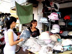 Nón bảo hiểm thời trang, cách điệu đạt quy chuẩn vẫn được lưu hành ?