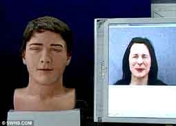 Robot biết làm mặt xấu