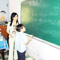 Cô giáo của học sinh thiểu năng