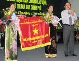 Ngành giáo dục TP Cần Thơ đón nhận Cờ thi đua của Chính phủ