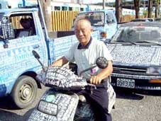 Mê viết chữ... lên xe