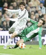 “Đại gia” Real Madrid đứng sát chân tường