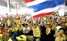 Phe đối lập dọa lật đổ chính phủ vào hôm nay