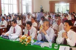 Tập trung xây dựng  kết cấu hạ tầng, thúc đẩy tăng trưởng kinh tế bền vững, bảo đảm an sinh xã hội