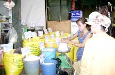 Nghịch lý giá gạo