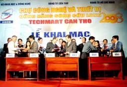 Các đơn vị đã ký kết chuyển giao công nghệ, mua bán thiết bị với tổng giá trị trên 390 tỉ đồng