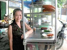 Bà Phạm Thị Hương đã có xe bán bánh mì