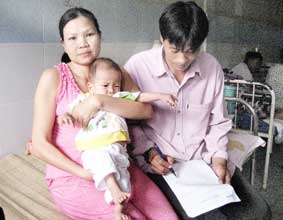 Trao tiền từ thiện