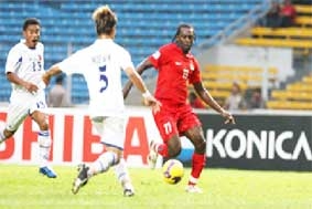 Hạ Indonesia 2-0, Singapore giành ngôi Nhất Bảng A